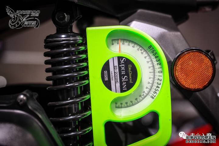 别人家的踏板——YAMAHA XMAX 300细节拆解分享