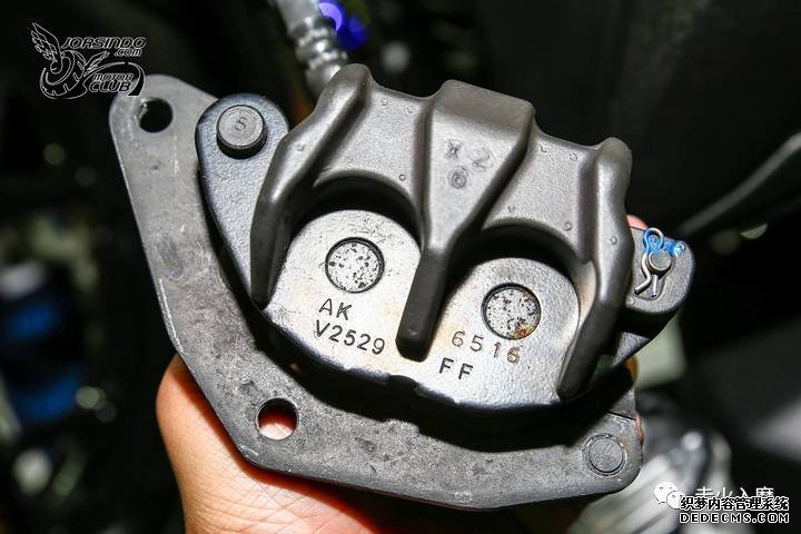 别人家的踏板——YAMAHA XMAX 300细节拆解分享