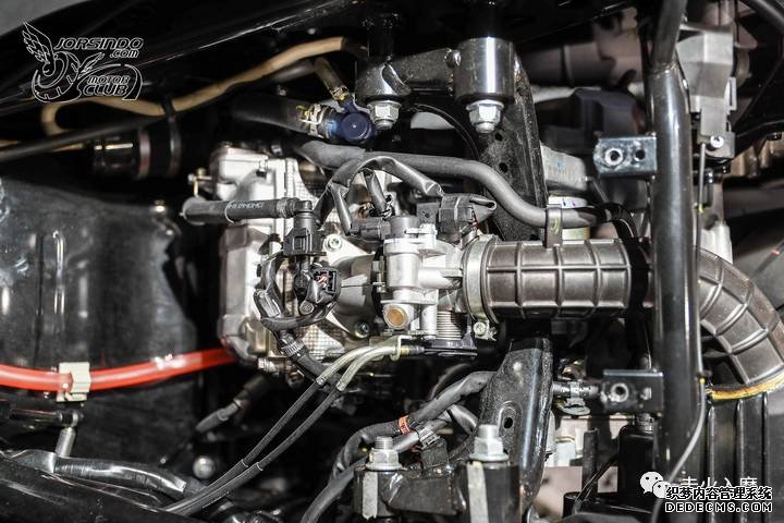 别人家的踏板——YAMAHA XMAX 300细节拆解分享