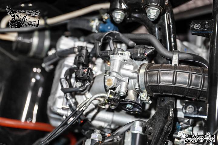 别人家的踏板——YAMAHA XMAX 300细节拆解分享