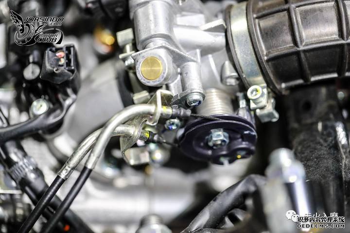 别人家的踏板——YAMAHA XMAX 300细节拆解分享