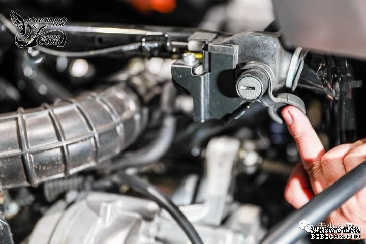 别人家的踏板——YAMAHA XMAX 300细节拆解分享