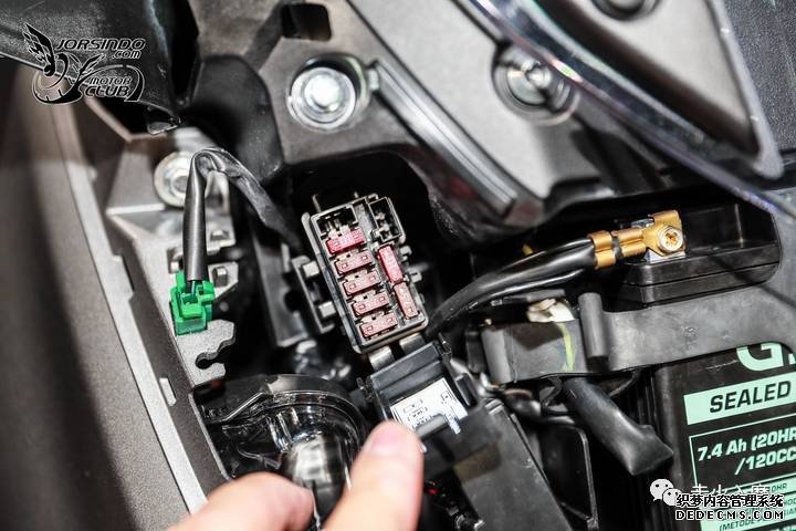 别人家的踏板——YAMAHA XMAX 300细节拆解分享