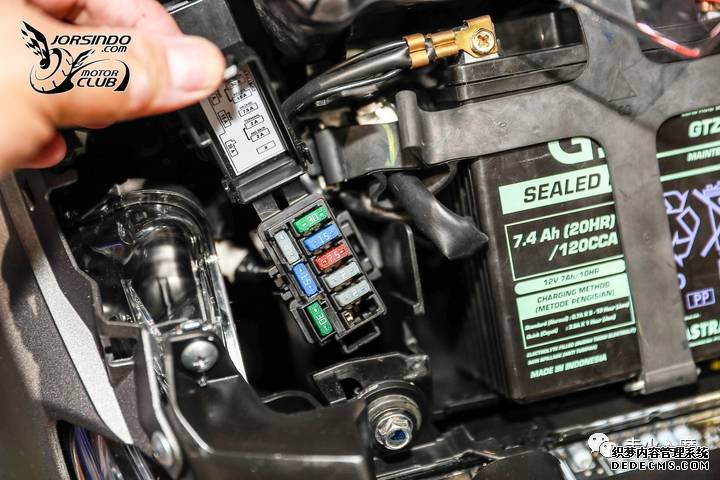 别人家的踏板——YAMAHA XMAX 300细节拆解分享