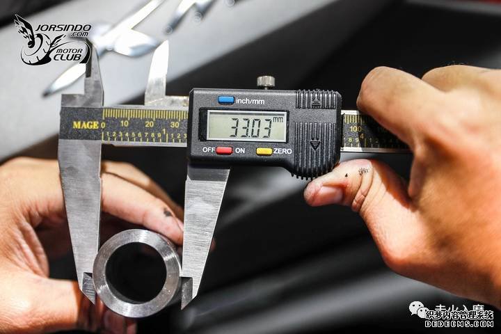 别人家的踏板——YAMAHA XMAX 300细节拆解分享