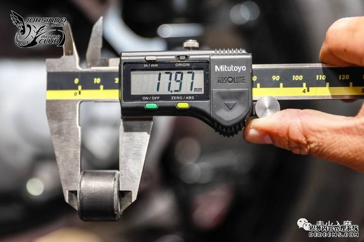 别人家的踏板——YAMAHA XMAX 300细节拆解分享