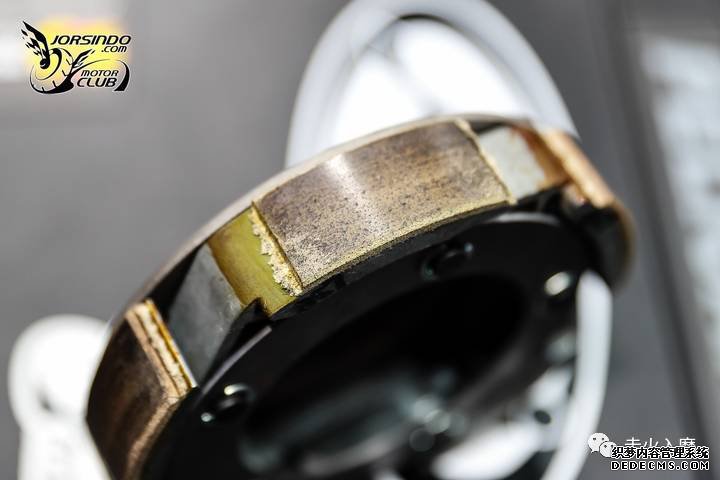 别人家的踏板——YAMAHA XMAX 300细节拆解分享