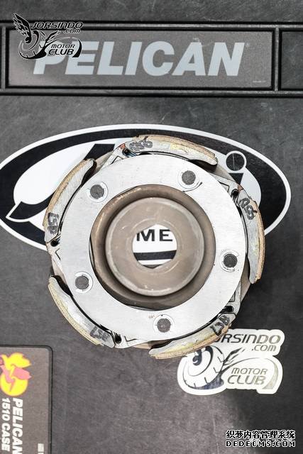 别人家的踏板——YAMAHA XMAX 300细节拆解分享