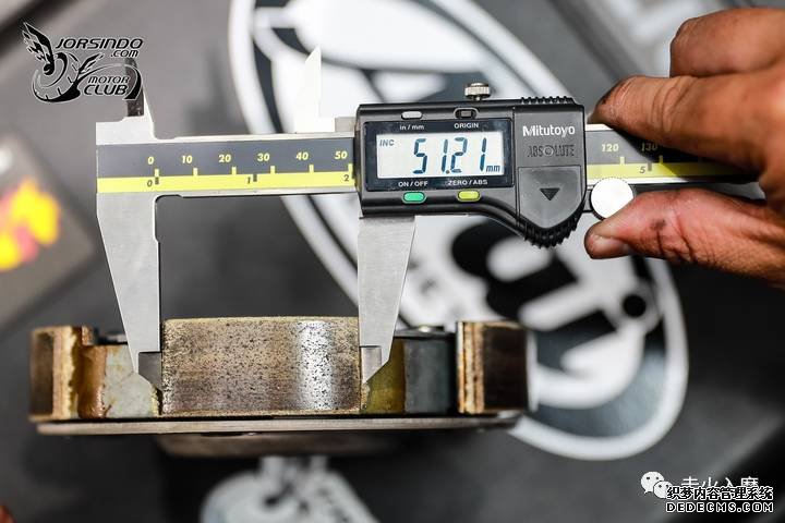 别人家的踏板——YAMAHA XMAX 300细节拆解分享