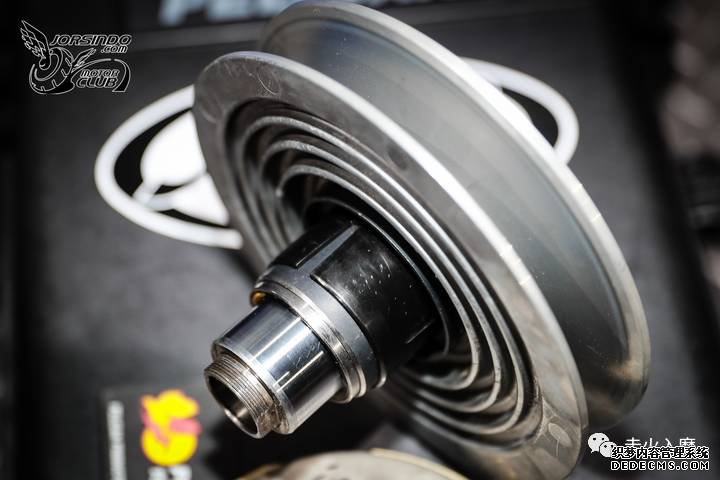 别人家的踏板——YAMAHA XMAX 300细节拆解分享