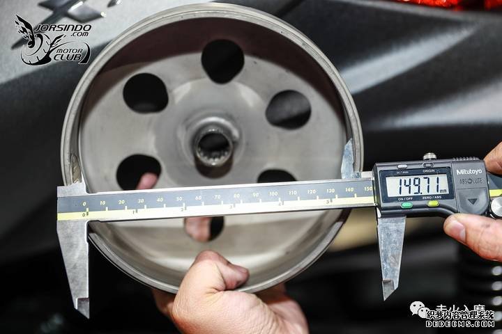 别人家的踏板——YAMAHA XMAX 300细节拆解分享