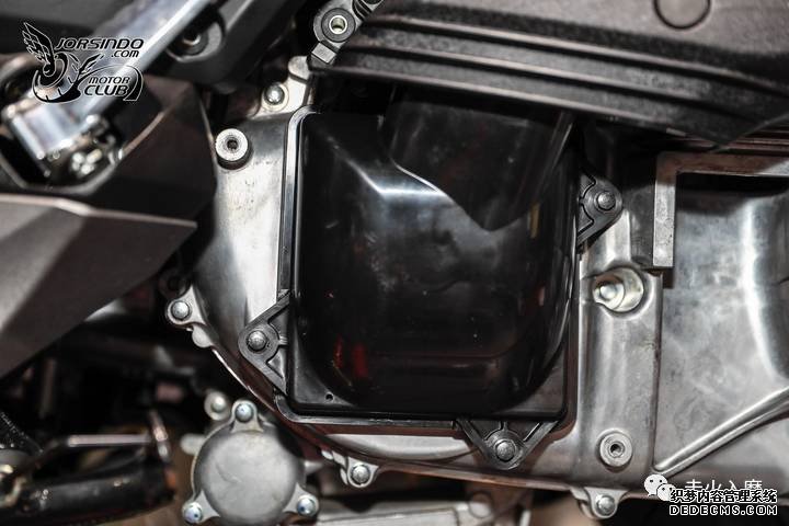 别人家的踏板——YAMAHA XMAX 300细节拆解分享