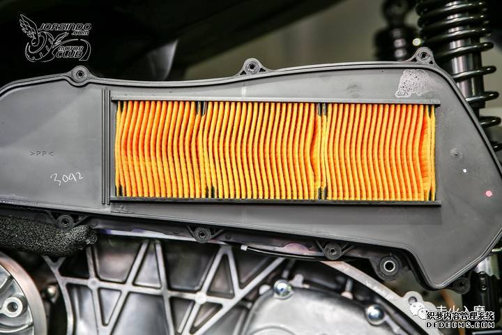 别人家的踏板——YAMAHA XMAX 300细节拆解分享