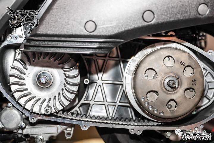 别人家的踏板——YAMAHA XMAX 300细节拆解分享