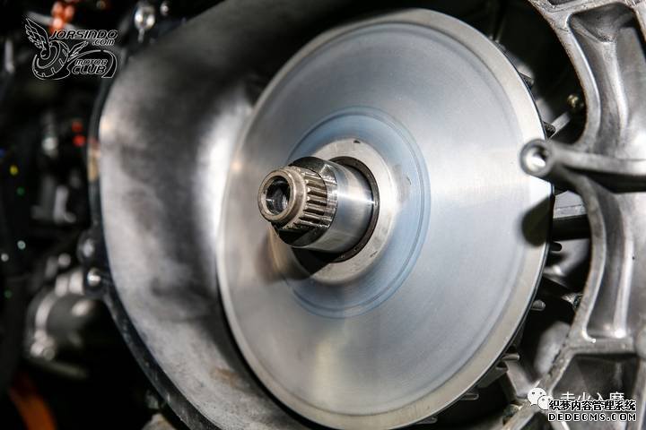 别人家的踏板——YAMAHA XMAX 300细节拆解分享