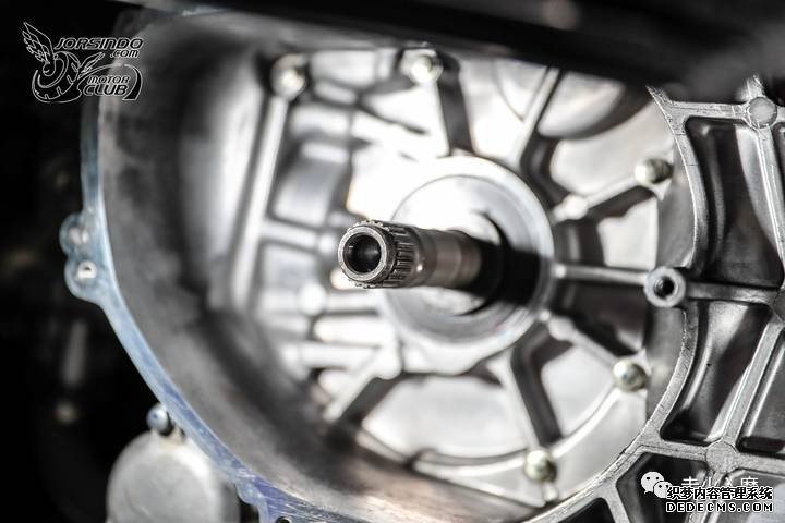 别人家的踏板——YAMAHA XMAX 300细节拆解分享