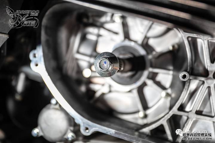 别人家的踏板——YAMAHA XMAX 300细节拆解分享