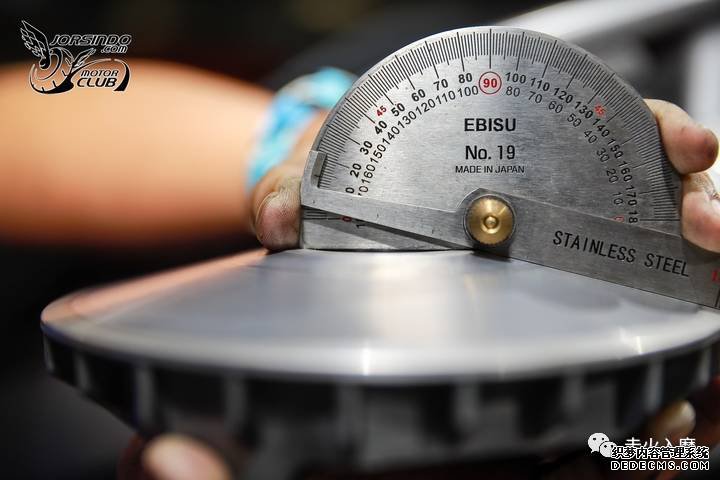 别人家的踏板——YAMAHA XMAX 300细节拆解分享