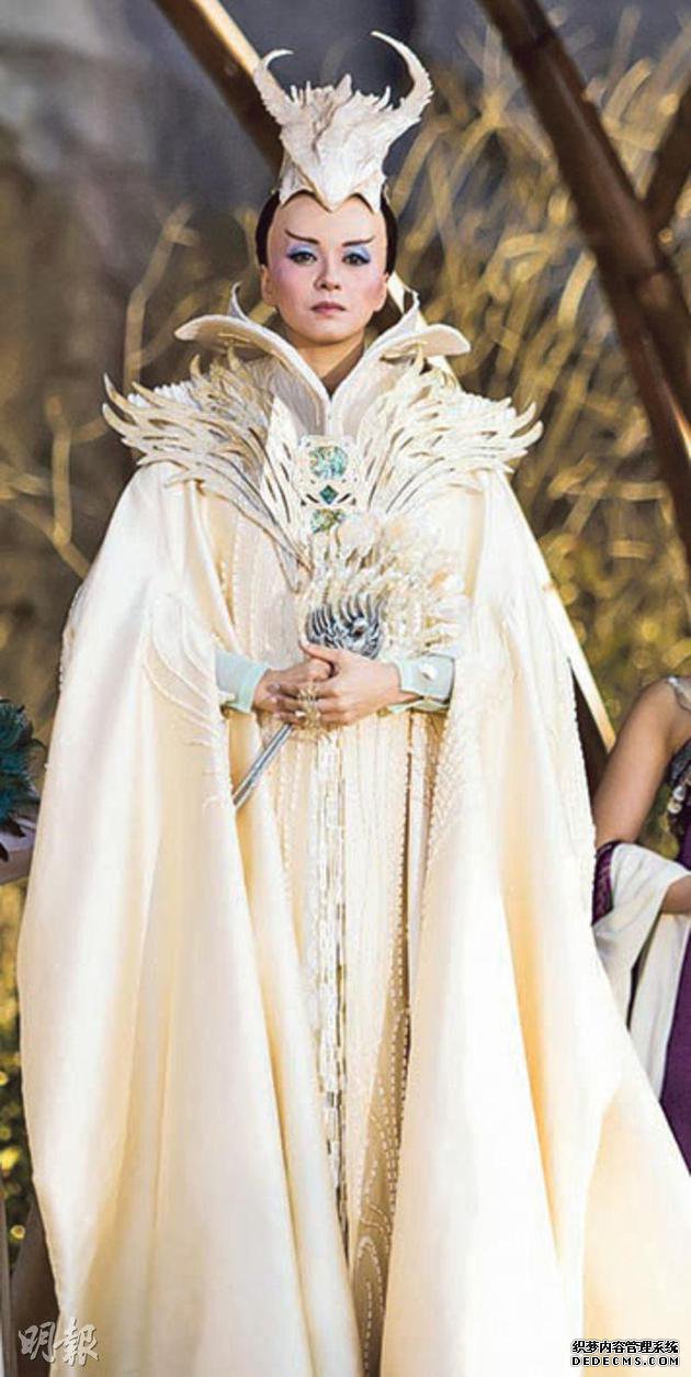 梁咏琪在《女儿国》饰演霸气国师一角，每天开工前都花上数小时化妆。