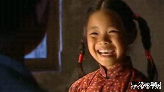 《三国页游》12年了,最页游私服丑女演变大美妞!学业有成穿上婚纱好美