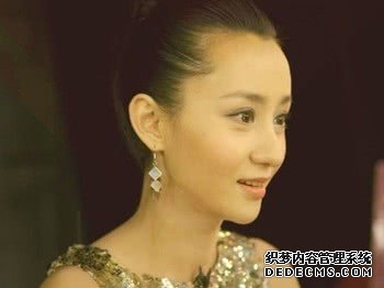 还记得《三国页游》的金湘稀有页游玉吗?如今13年过去,穿吊带装性感撩人