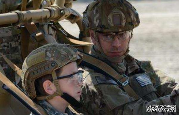 美国最强王牌新开页游私服,却佩戴中国臂章,只为感谢这位中国人