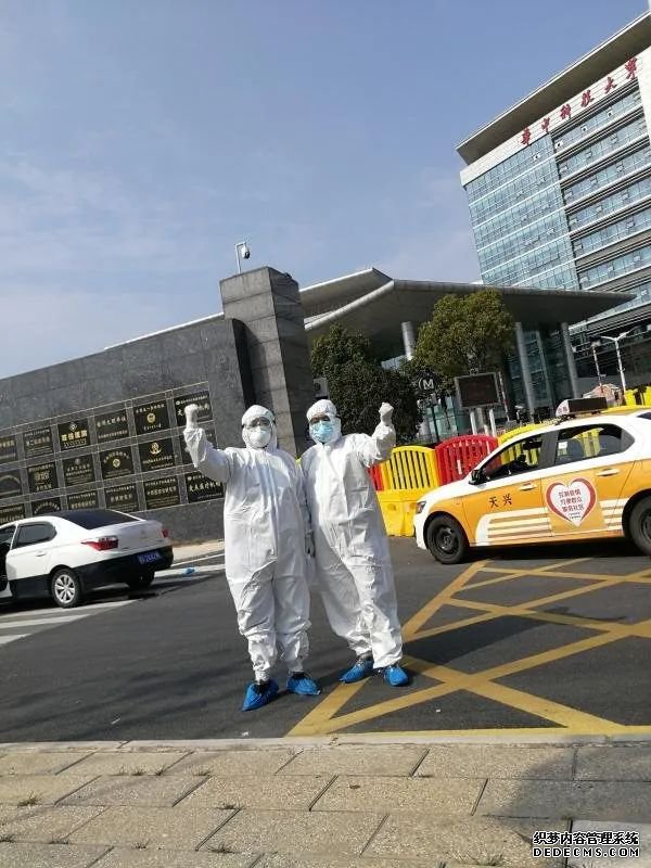 抗疫战线上“传奇类页游新开页游私服”的故事