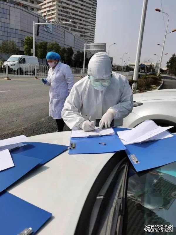 抗疫战线上“传奇类页游新开页游私服”的故事