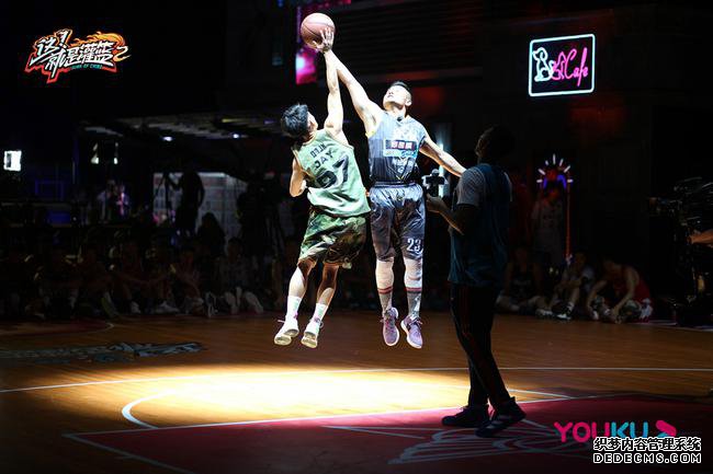 “篮球界张一山”郑慧杰vs郑图腾跳球抢球权
