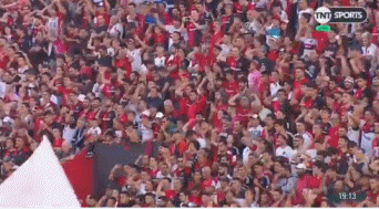 有排面!纽维尔老超bt页游男孩为马拉多纳提供“铁王座”