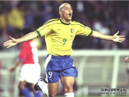 公益网页游戏典藏巨星横空出世《FIFA足球世界》超强战力助阵玩家阵容