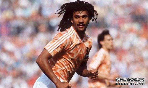 公益网页游戏典藏巨星横空出世《FIFA足球世界》超强战力助阵玩家阵容