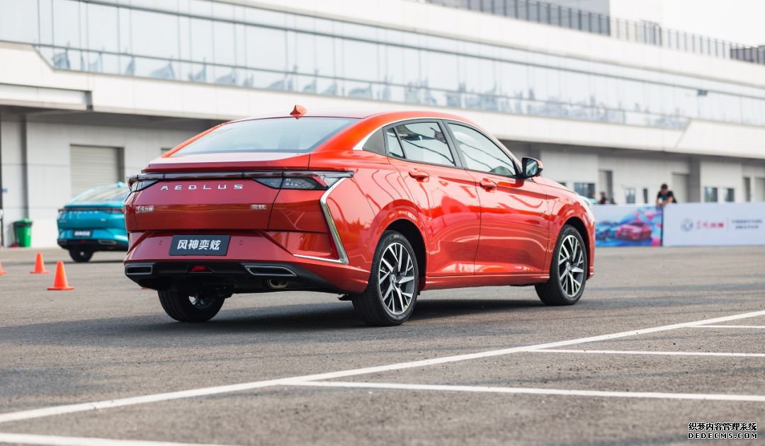 10万内国产家轿再添一员“耐玩网页游戏”,欧洲血统、轿跑造型!