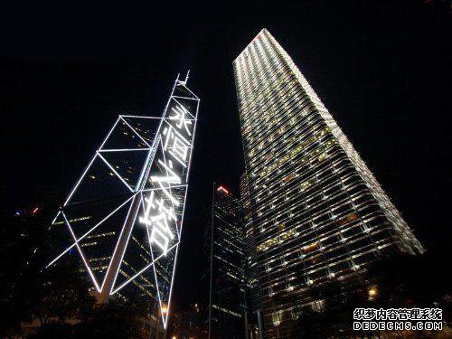 A塔的“不倒”与“新生” 《传奇页游》再现万人同屏空战盛况