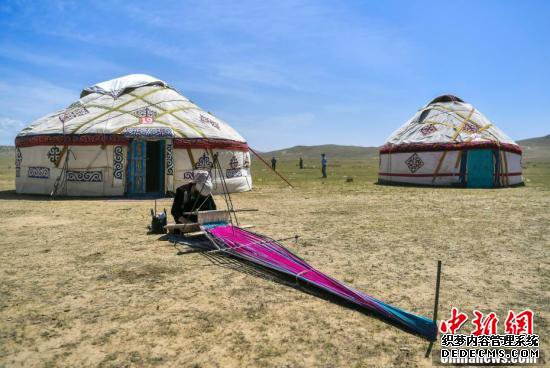 新疆福海春秋页游私服排行榜牧场上的速度赛马大赛