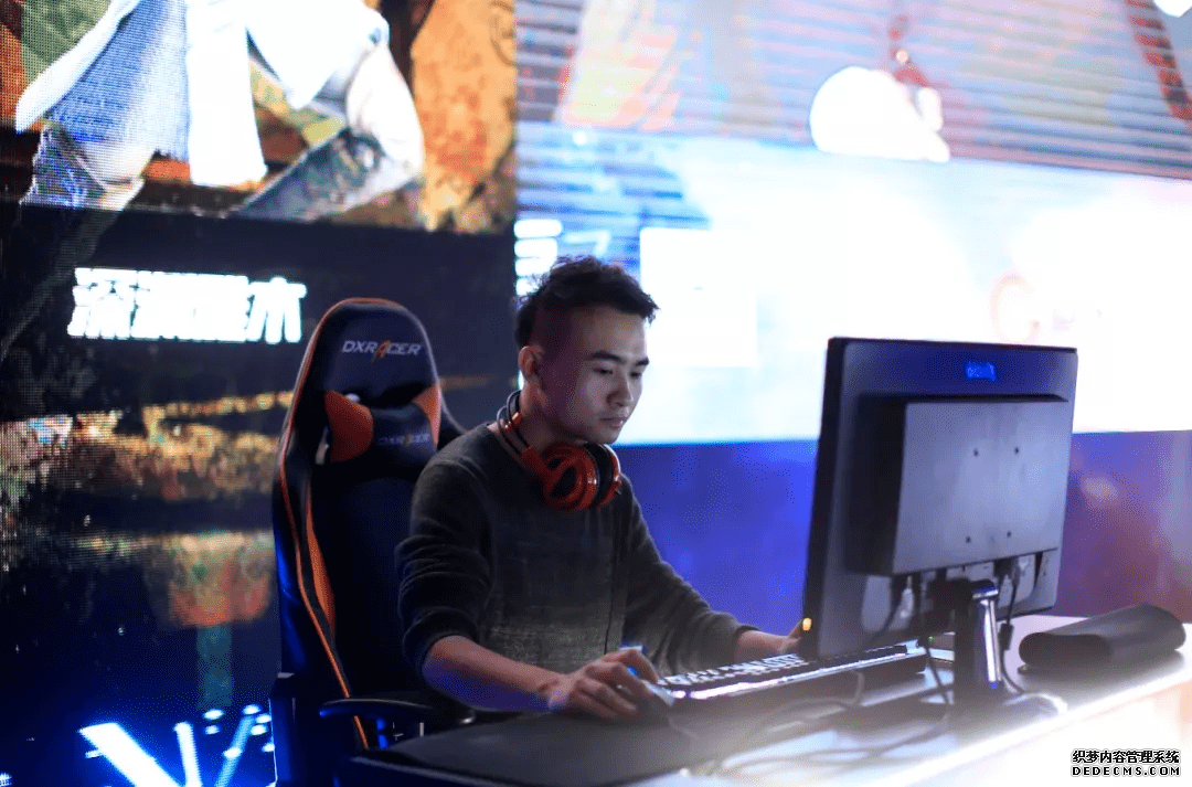 DXRACER X 传奇页游限定联名定制款