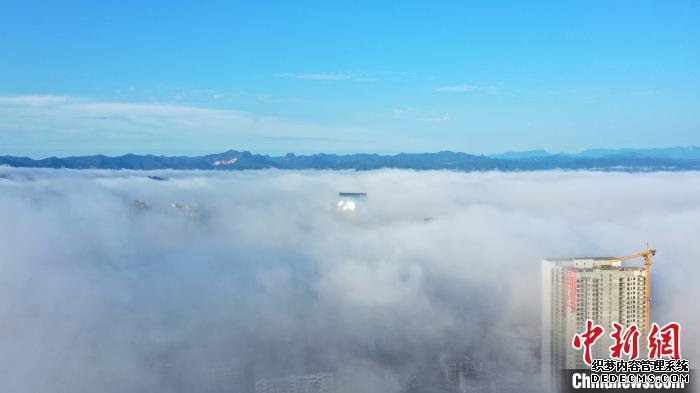 湖北宜昌:云雾缭绕犹如“天空之城”