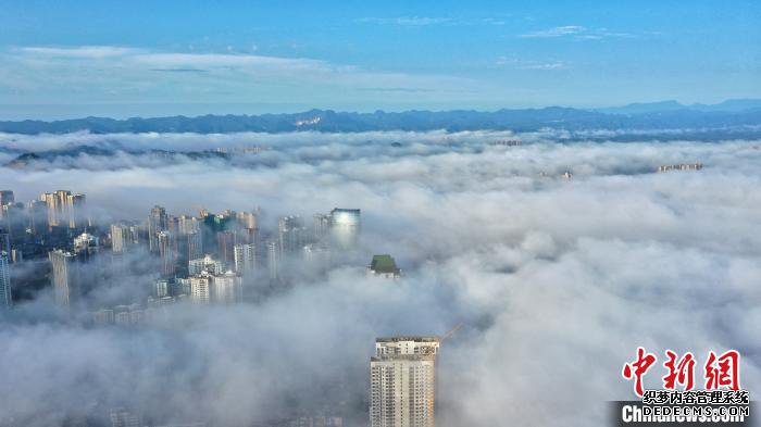 湖北宜昌:云雾缭绕犹如“天空之城”