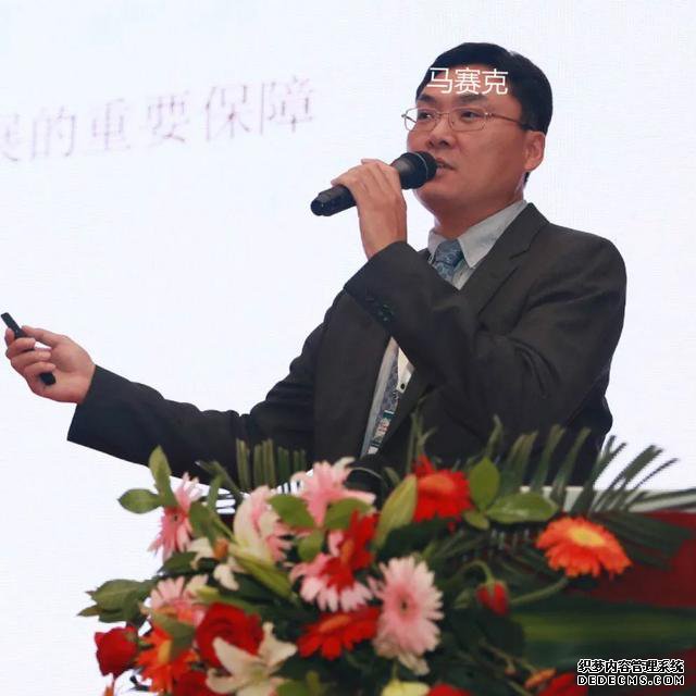 ��12��Ů���Ա������֡������ö���ԪȦ����Ϊ��ͯ��Χ�����ҳ��