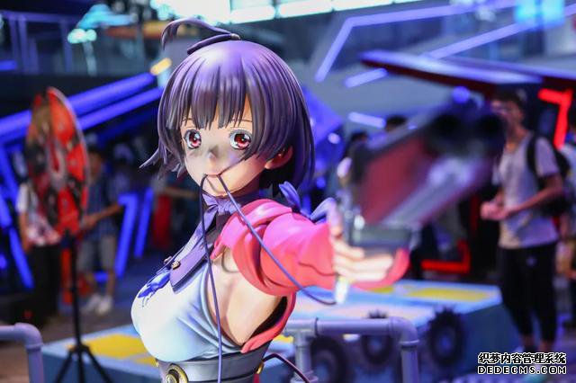 ��12��Ů���Ա������֡������ö���ԪȦ����Ϊ��ͯ��Χ�����ҳ��