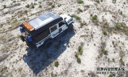 Alu-Cab改装的路虎页游传奇车顶