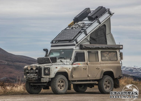 Alu-Cab改装的路虎页游传奇车顶