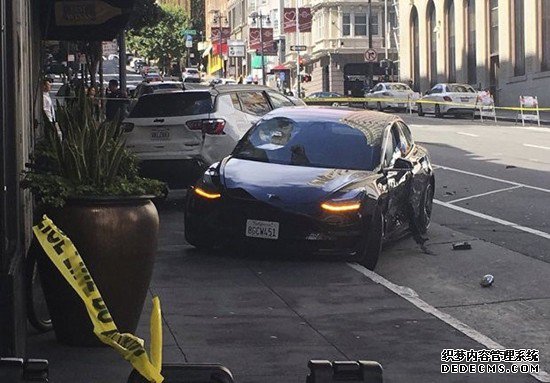 特斯拉又一起致命车祸遭调查警方正确认是否处于自动驾驶模式