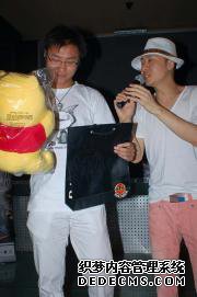 新浪游戏_SIDUS进军中国网游SHOWGIRL闪亮登场