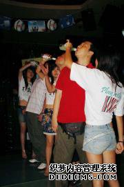 新浪游戏_SIDUS进军中国网游SHOWGIRL闪亮登场