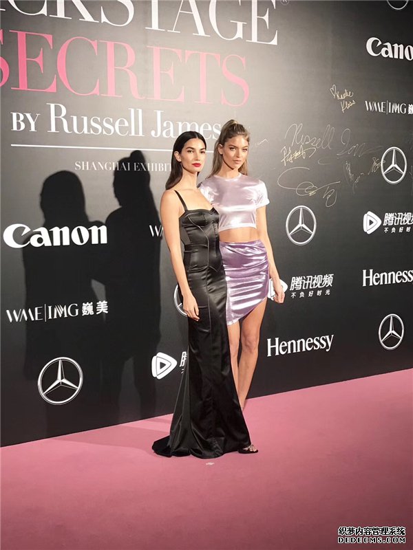 Lily Aldridge & Martha Hunt