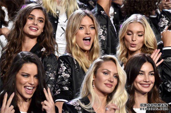 ���ϣ�Taylor Hill��Martha Hunt��Elsa Hosk���£�Adriana Lima��Candice Swanepoel��Lily Aldridge