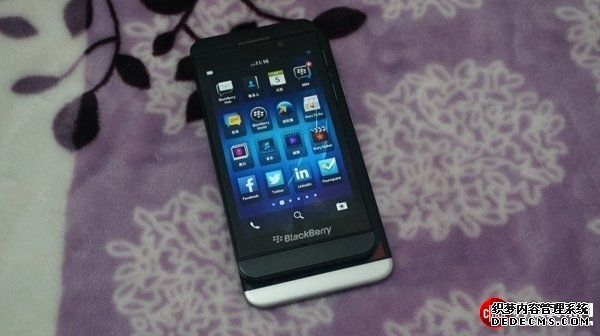 高调的单身贵族 黑莓Z30照样不跟随