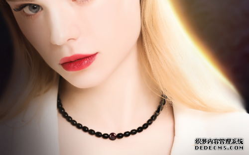 精致女人脖上的风景线——慈华臻品公益网页游戏臻宝慈华石